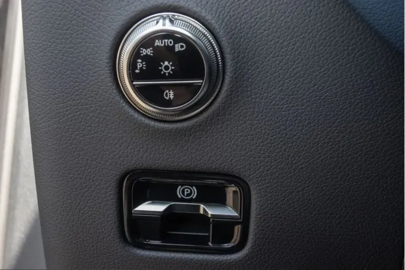 Mercedes-Benz GLC 300 (Clasa GLC) din 2025 cu 14.987 km - oferta MER204465 - foto 24