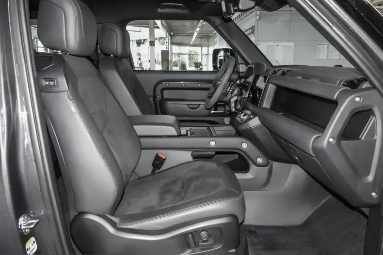 Land Rover Defender din 2023 cu 46.972 km - oferta LAN204512 - foto 3