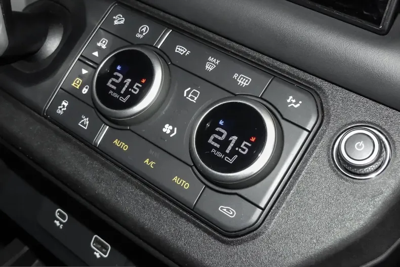 Land Rover Defender din 2023 cu 46.972 km - oferta LAN204512 - foto 14