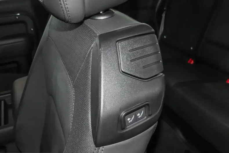 Land Rover Defender din 2023 cu 46.972 km - oferta LAN204512 - foto 19