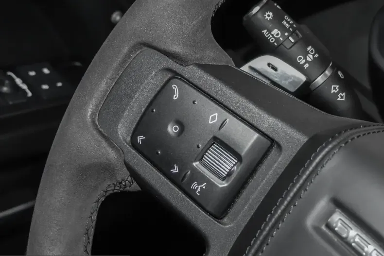 Land Rover Defender din 2023 cu 46.972 km - oferta LAN204512 - foto 22