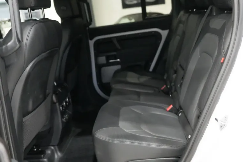 Land Rover Defender din 2023 cu 47.291 km - oferta LAN204513 - foto 12