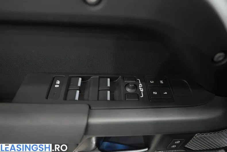 Land Rover Defender din 2023 cu 47.291 km - oferta LAN204513 - foto 17