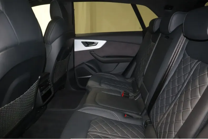 Audi Q8 din 2024 cu 14.583 km - oferta AUD204544 - foto 12