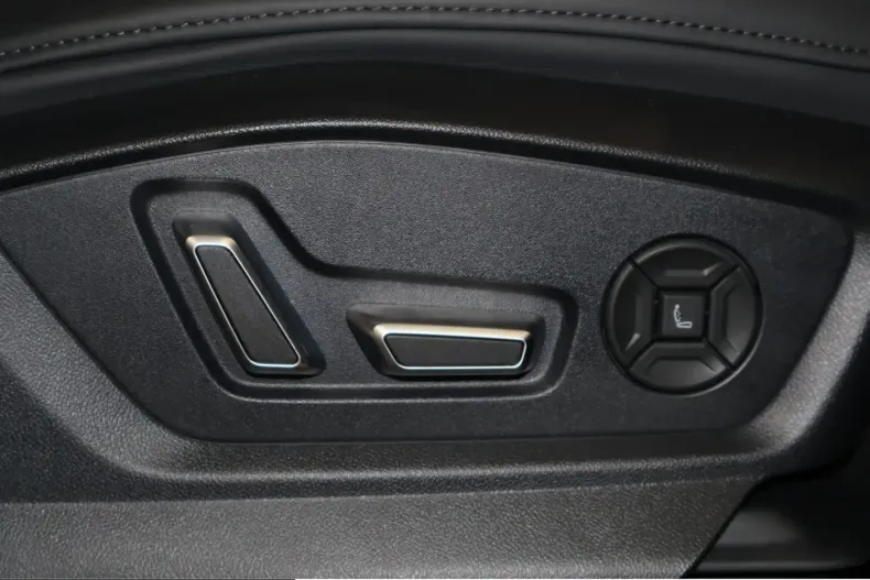 Audi Q8 din 2025 cu 19.790 km - oferta AUD204546 - foto 19