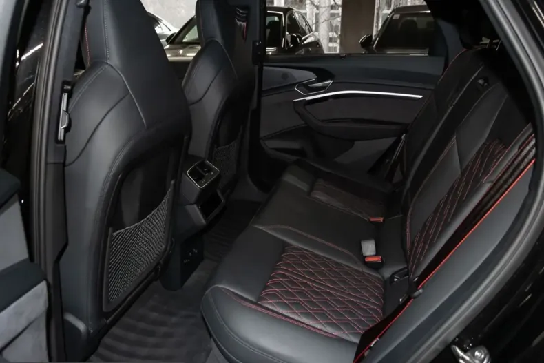 Audi SQ8 din 2024 cu 7.893 km - oferta AUD204573 - foto 9