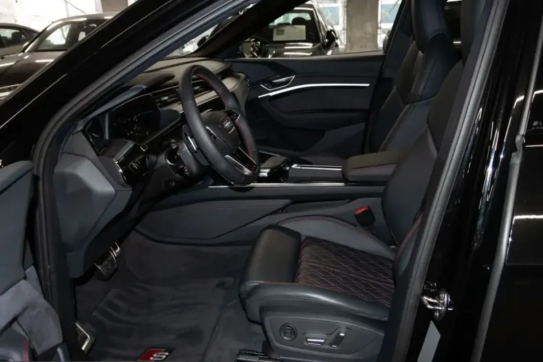 Audi SQ8 din 2024 cu 7.893 km - oferta AUD204573 - foto 16