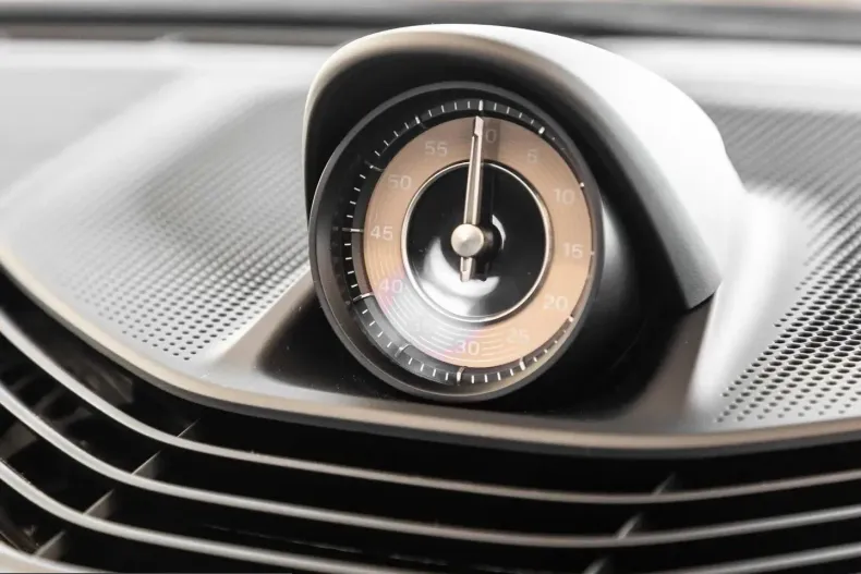 Porsche Taycan din 2023 cu 30.000 km - oferta POR204592 - foto 13