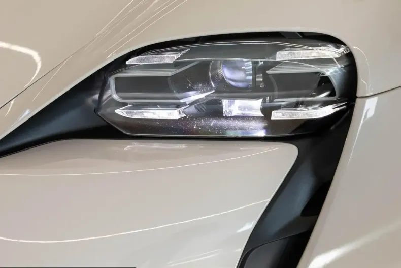 Porsche Taycan din 2023 cu 30.000 km - oferta POR204592 - foto 16