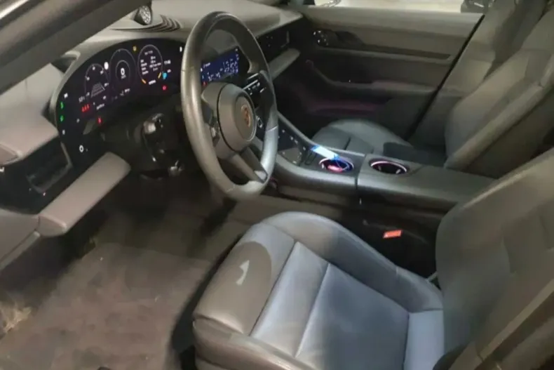 Porsche Taycan din 2023 cu 84.000 km - oferta POR204593 - foto 6