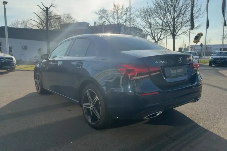 Mercedes-Benz A 250 (Clasa A) din 2022 cu 81.217 km - oferta MER204604 - foto 2