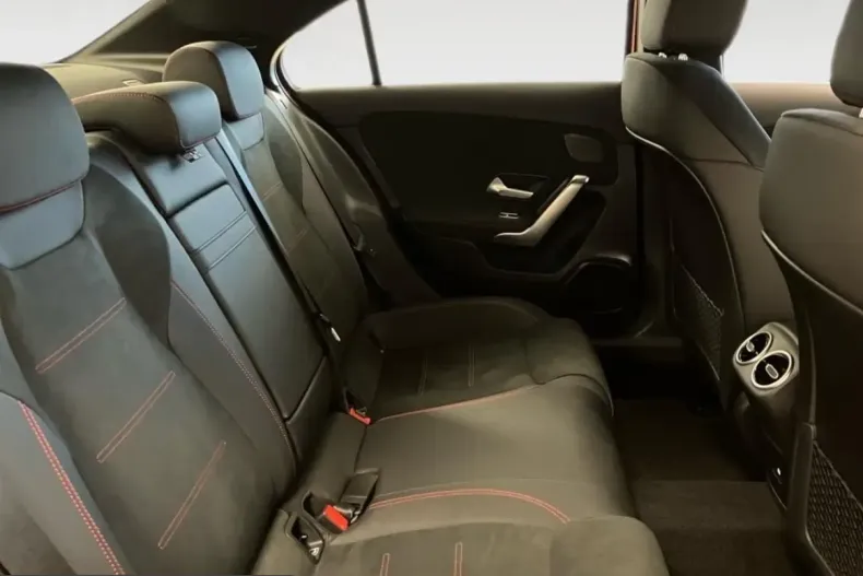 Mercedes-Benz A 220 (Clasa A) din 2024 cu 7.678 km - oferta MER204608 - foto 8