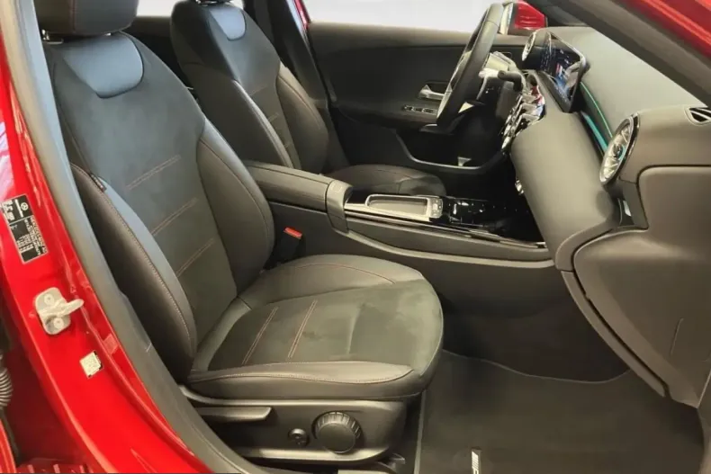 Mercedes-Benz A 220 (Clasa A) din 2024 cu 7.678 km - oferta MER204608 - foto 9