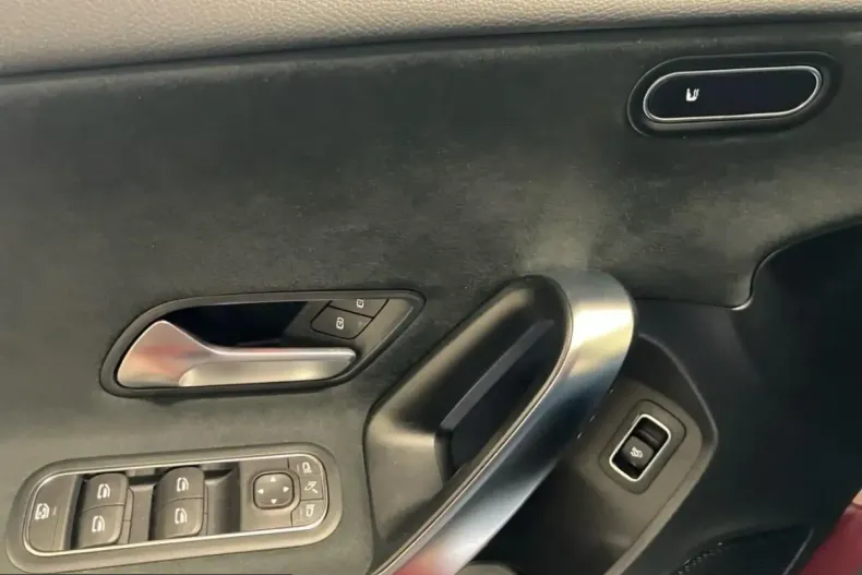 Mercedes-Benz A 220 (Clasa A) din 2024 cu 7.678 km - oferta MER204608 - foto 14