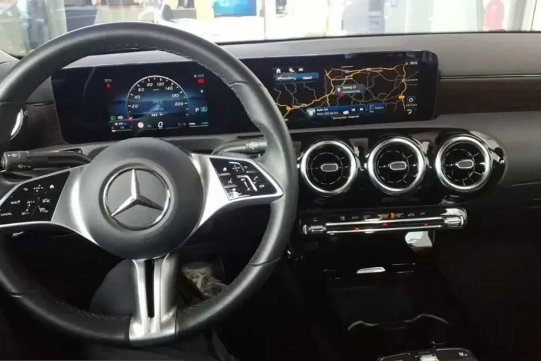 Mercedes-Benz A 180 (Clasa A) din 2024 cu 16.300 km - oferta MER204610 - foto 6