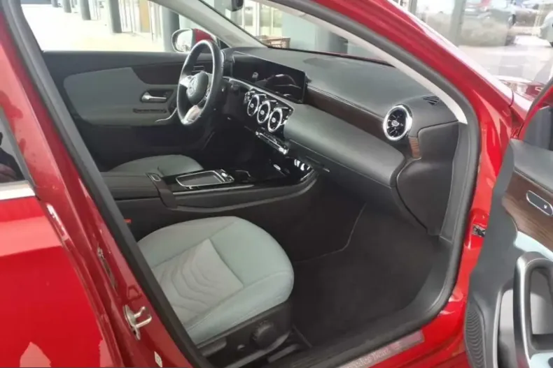 Mercedes-Benz A 180 (Clasa A) din 2024 cu 16.300 km - oferta MER204610 - foto 8