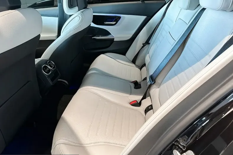 Mercedes-Benz C 180 (Clasa C) din 2025 cu 5.500 km - oferta MER204614 - foto 4