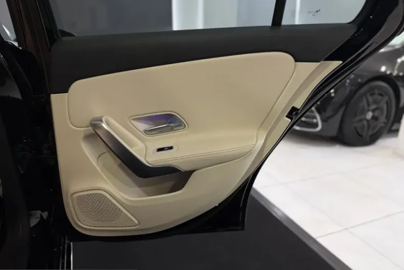 Mercedes-Benz A 250 (Clasa A) din 2022 cu 31.885 km - oferta MER204618 - foto 19