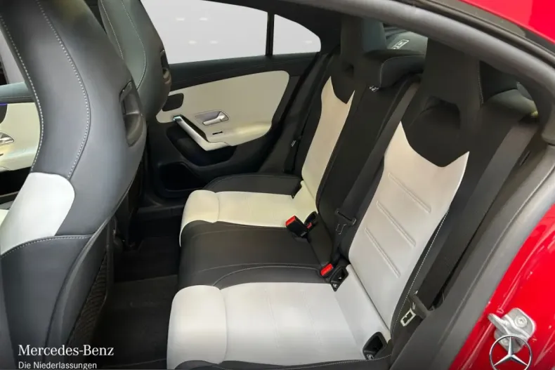 Mercedes-Benz CLA 250 (Clasa CLA) din 2023 cu 27.879 km - oferta MER204639 - foto 10