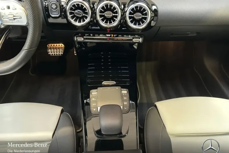 Mercedes-Benz CLA 250 (Clasa CLA) din 2023 cu 27.879 km - oferta MER204639 - foto 12