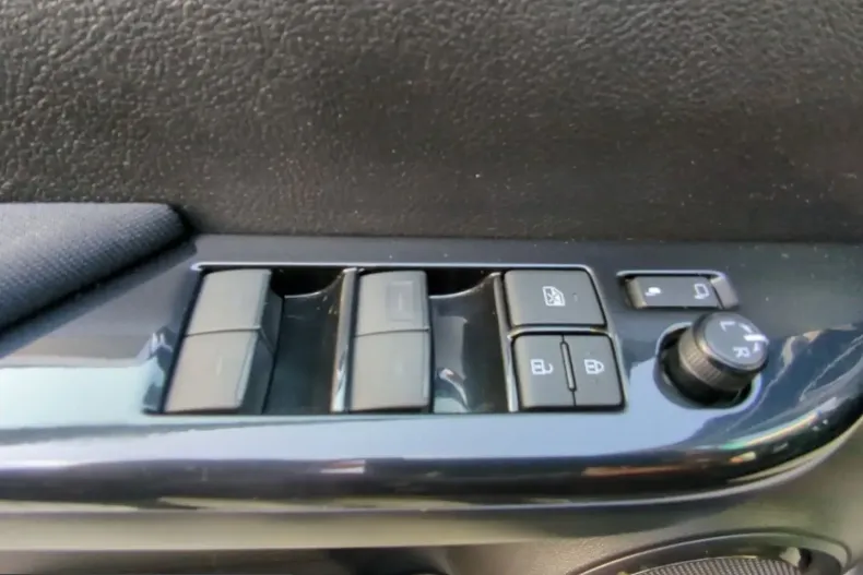 Toyota Hilux din 2024 cu 22.400 km - oferta TOY204652 - foto 9