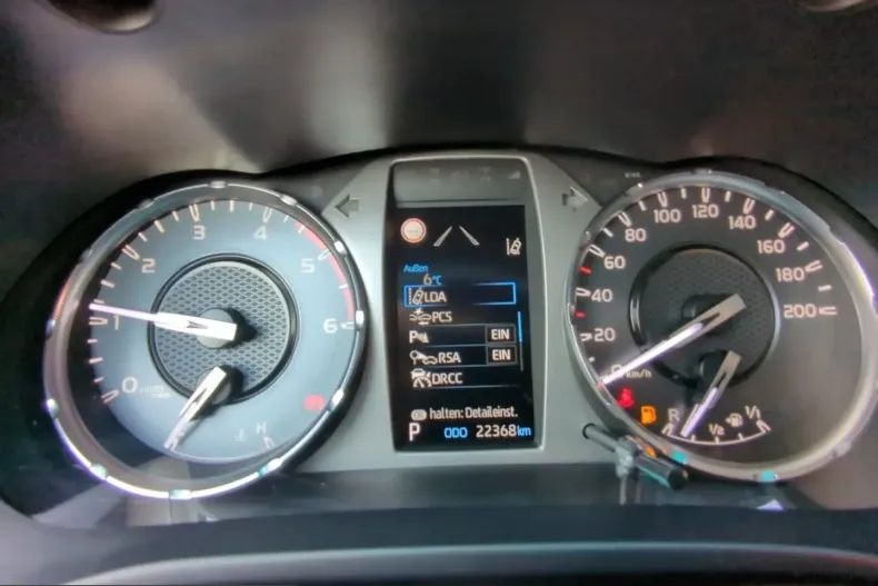 Toyota Hilux din 2024 cu 22.400 km - oferta TOY204652 - foto 11