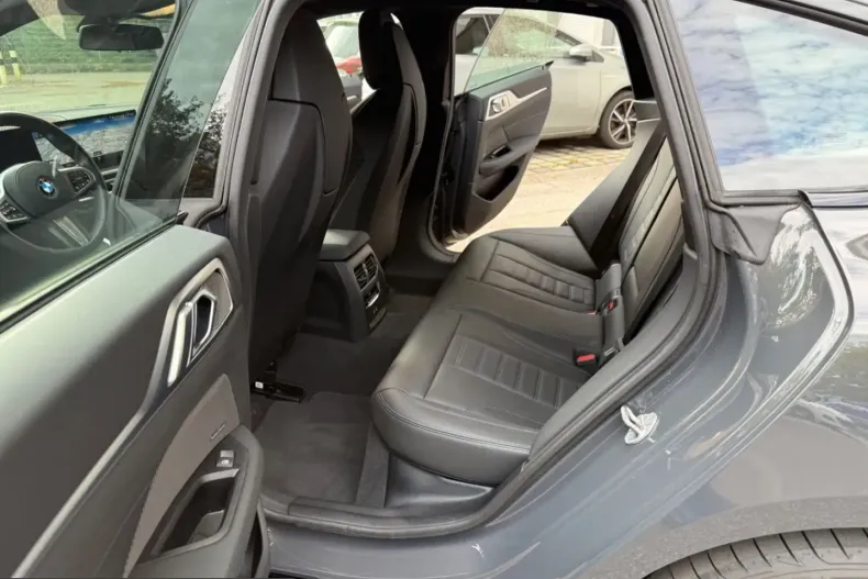 BMW 420d (Seria 4) din 2024 cu 29.990 km - oferta BMW204665 - foto 9