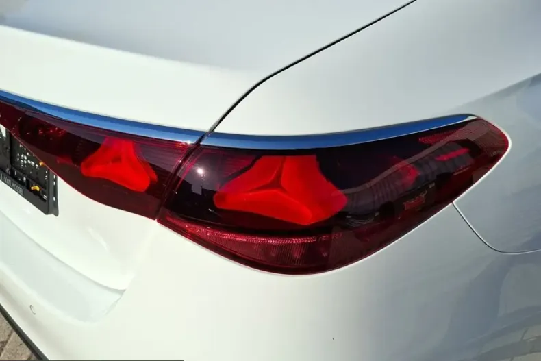 Mercedes-Benz E 200 (Clasa E) din 2025 cu 11.880 km - oferta MER204699 - foto 13