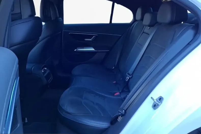 Mercedes-Benz E 200 (Clasa E) din 2025 cu 11.880 km - oferta MER204699 - foto 19