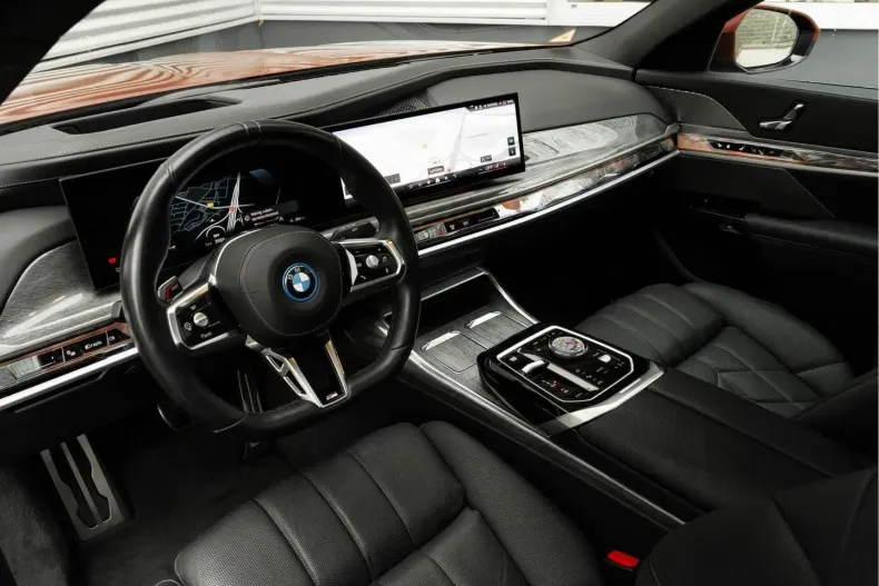 BMW i7 (Seria 7) din 2024 cu 39.903 km - oferta BMW204702 - foto 12