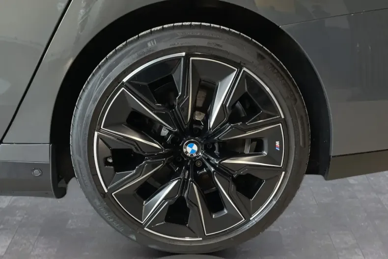 BMW i7 (Seria 7) din 2023 cu 42.851 km - oferta BMW204703 - foto 10