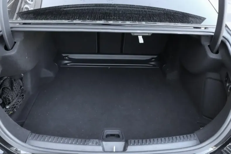 Mercedes-Benz E 200 (Clasa E) din 2024 cu 20.717 km - oferta MER204705 - foto 11