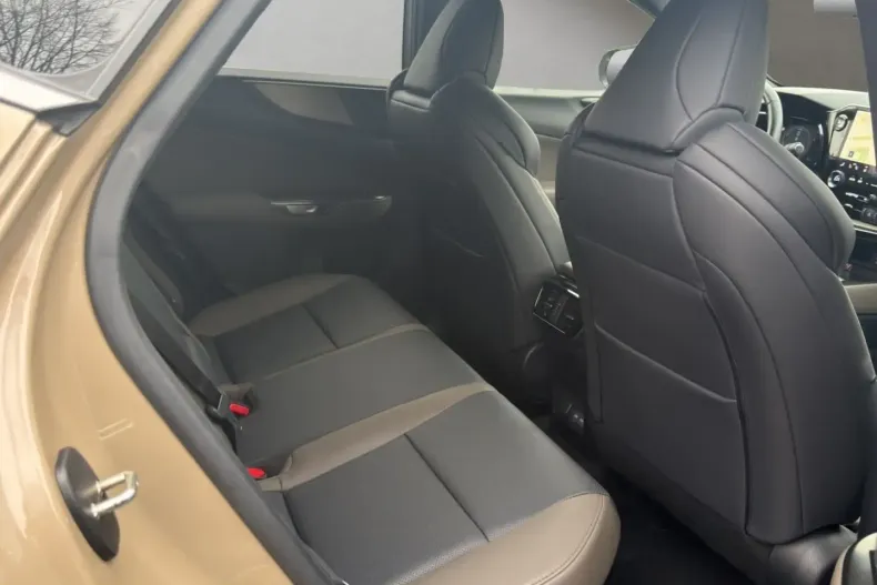 Lexus NX 350h din 2024 cu 21.420 km - oferta LEX204714 - foto 17