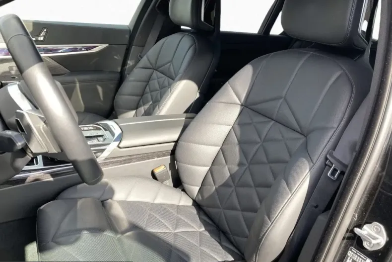 BMW 740 (Seria 7) din 2024 cu 37.298 km - oferta BMW204718 - foto 8