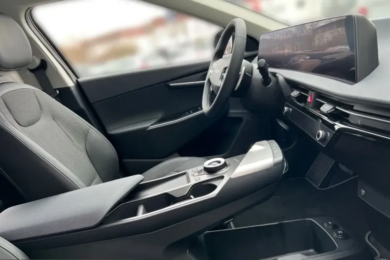 Kia EV6 din 2023 cu 29.800 km - oferta KIA204721 - foto 8