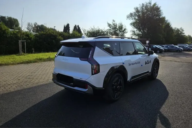 Kia EV9 din 2024 cu 12.500 km - oferta KIA204725 - foto 3