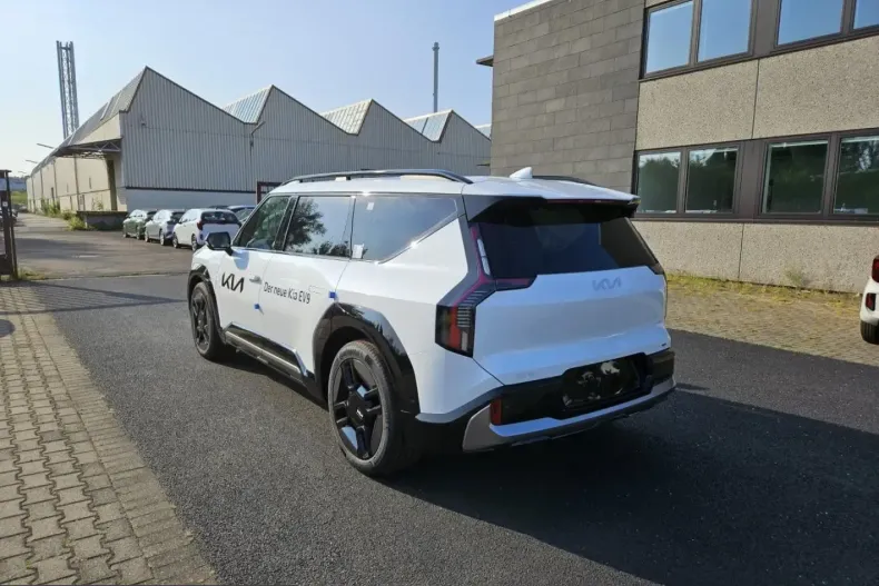 Kia EV9 din 2024 cu 12.500 km - oferta KIA204725 - foto 4