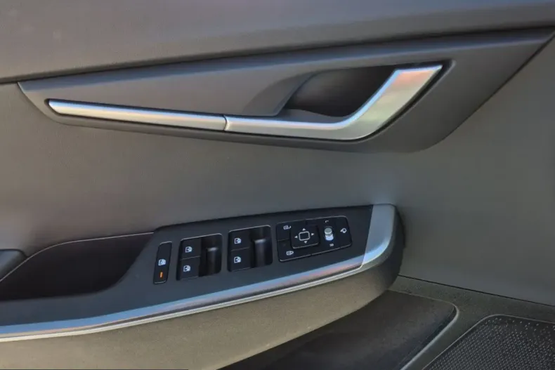 Kia EV6 din 2023 cu 38.800 km - oferta KIA204727 - foto 7