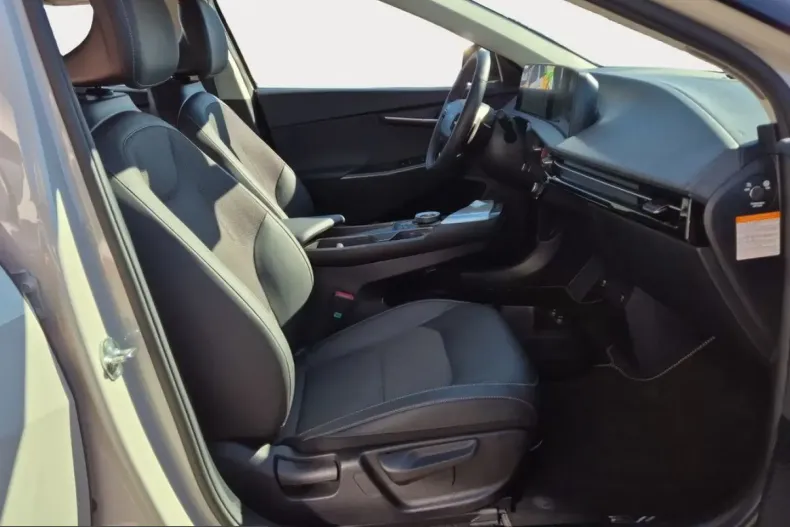 Kia EV6 din 2023 cu 38.800 km - oferta KIA204727 - foto 11