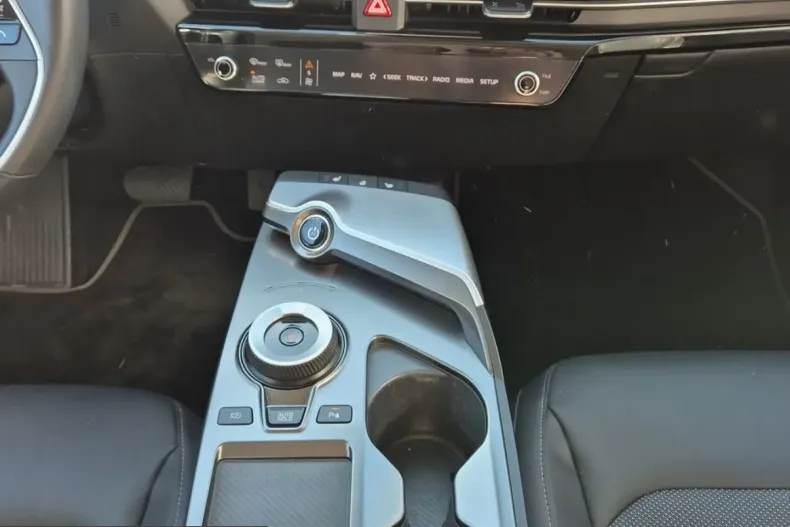 Kia EV6 din 2023 cu 38.800 km - oferta KIA204727 - foto 13