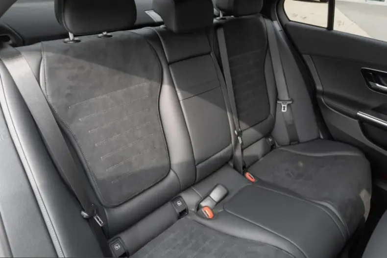 Mercedes-Benz C 180 (Clasa C) din 2025 cu 4.970 km - oferta MER204786 - foto 5