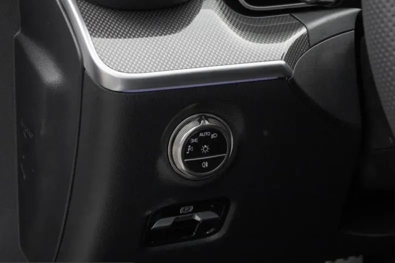 Mercedes-Benz C 180 (Clasa C) din 2025 cu 4.970 km - oferta MER204786 - foto 16