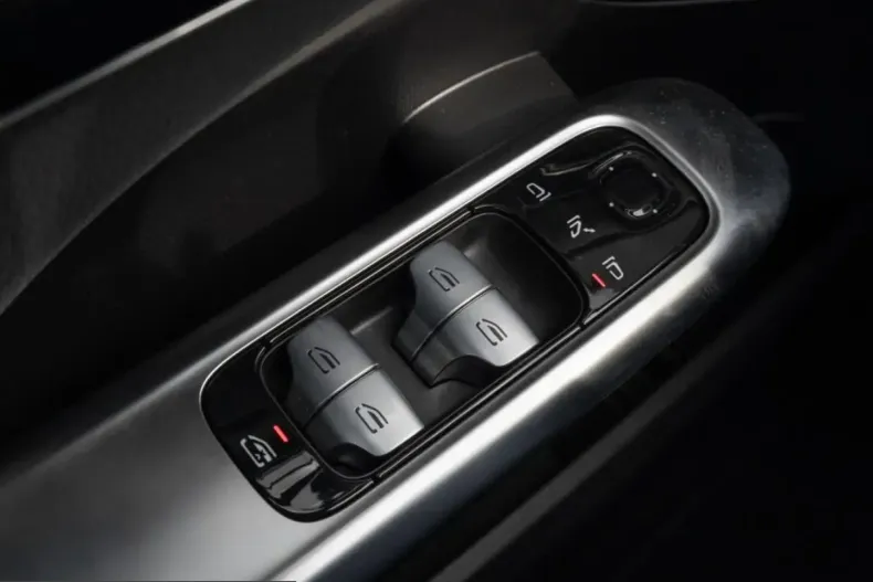 Mercedes-Benz C 180 (Clasa C) din 2025 cu 4.970 km - oferta MER204786 - foto 21