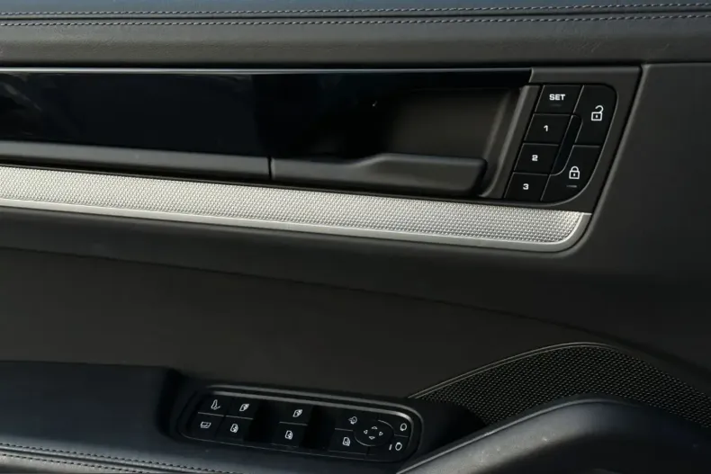 Porsche Cayenne din 2024 cu 43.050 km - oferta POR204787 - foto 22