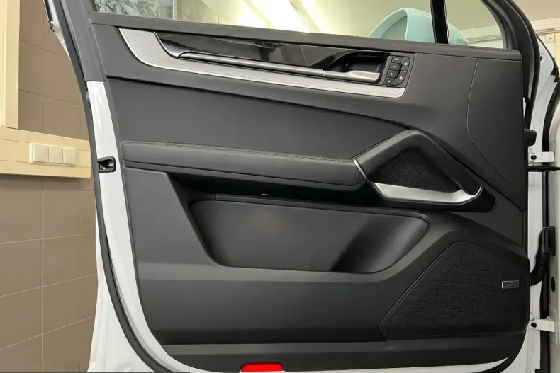 Porsche Cayenne din 2024 cu 9.300 km - oferta POR204788 - foto 24