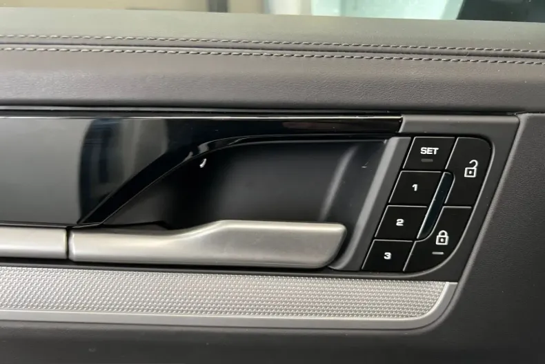 Porsche Cayenne din 2024 cu 9.300 km - oferta POR204788 - foto 31