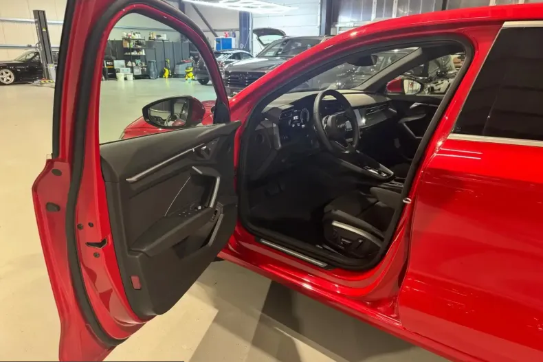 Audi A3 din 2025 cu 9.900 km - oferta AUD204790 - foto 13