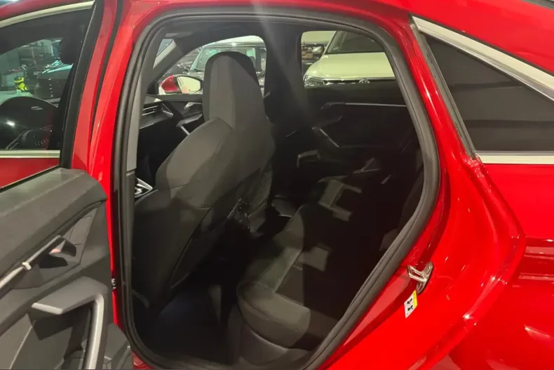 Audi A3 din 2025 cu 9.900 km - oferta AUD204790 - foto 19