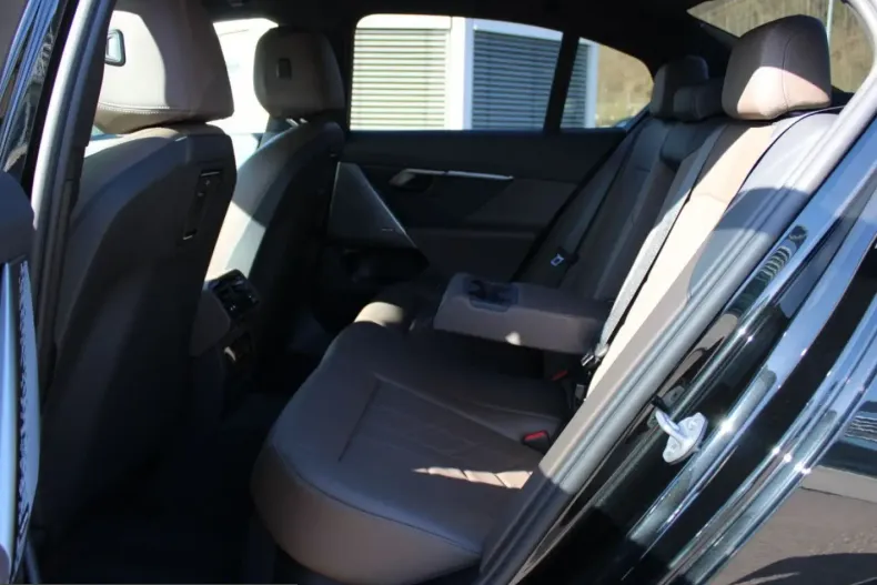 BMW 520 (Seria 5) din 2025 cu 24.904 km - oferta BMW204799 - foto 7