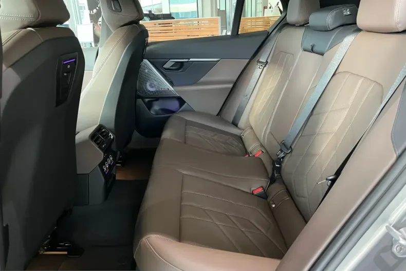 BMW 550 (Seria 5) din 2024 cu 26.532 km - oferta BMW204844 - foto 19